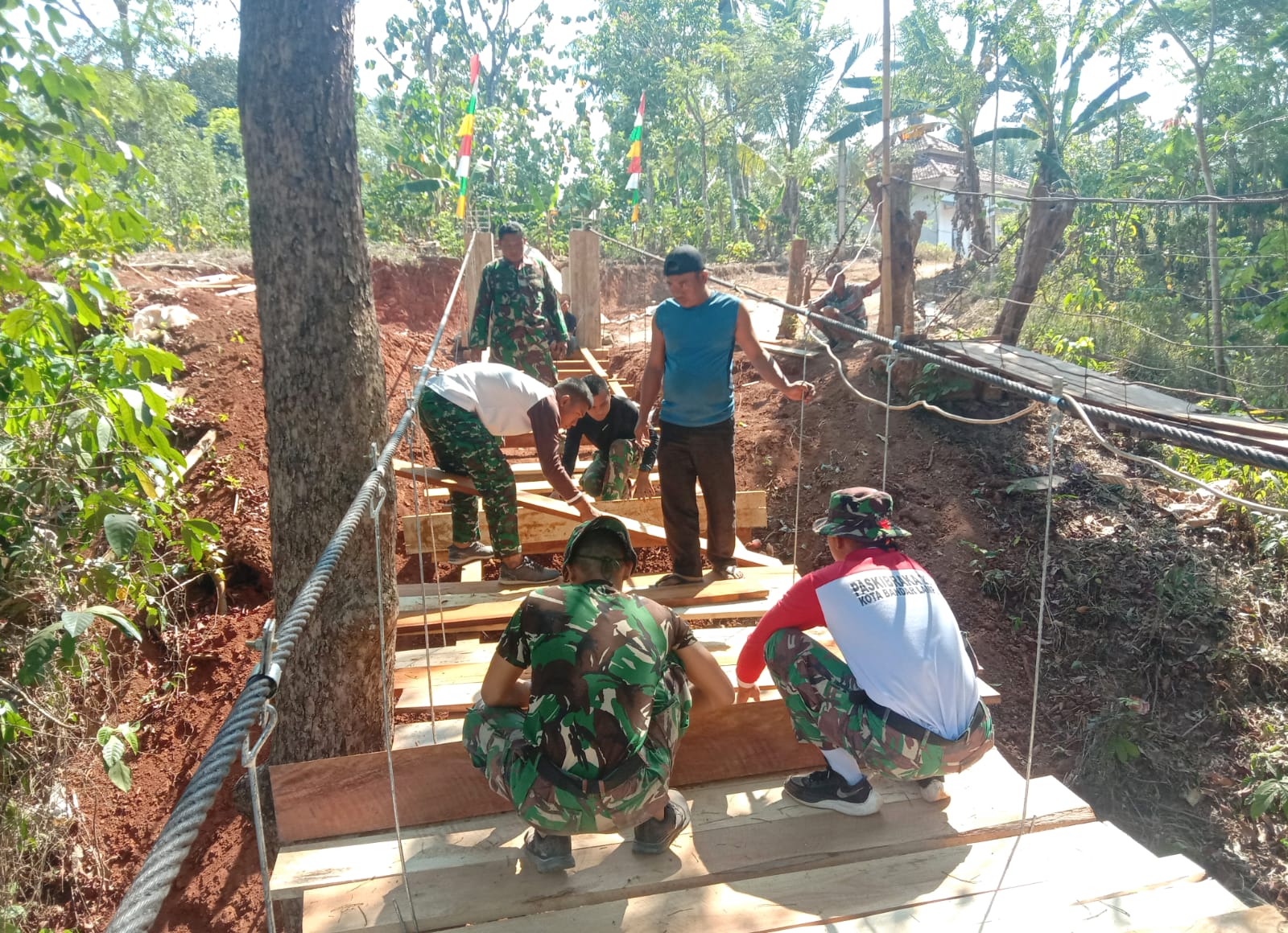 Program TMMD ke-118 ini diadakan penyuluhan-penyuluhan kepada warga sekitar lokasi TMMD di Kampung Gunung Katun, Kecamatan Baradatu, Way Kanan. (Foto: Ist)
