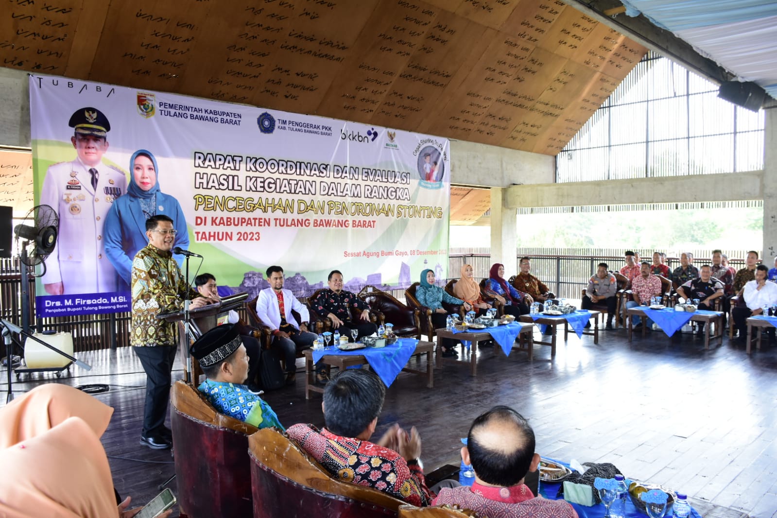Pj Bupati Tubaba, M. Firsada, menghadiri rakor dan evaluasi upaya pencegahan stunting di kabupaten setempat di Sesat Agung Bumi Gayo, Kompleks Islamic Center Tubaba, Jumat (8/12/2023). (Foto: Ist)